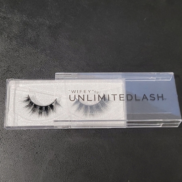 Strip Eyelash Extensions by Unlimitedlash "WIFEY" (One Pair) - Picture 2 of 4